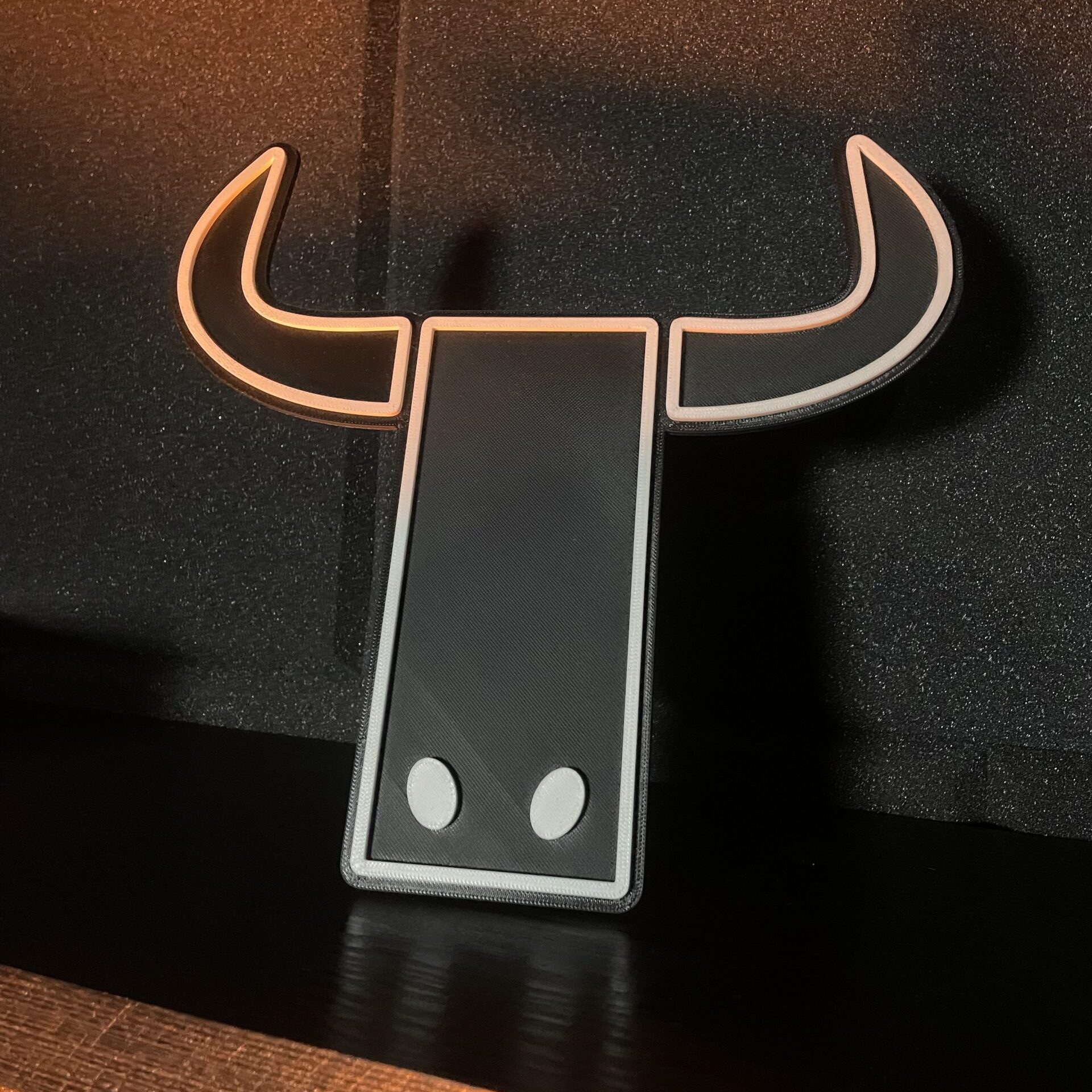 logotyp wydrukowany w 3d do podcastu